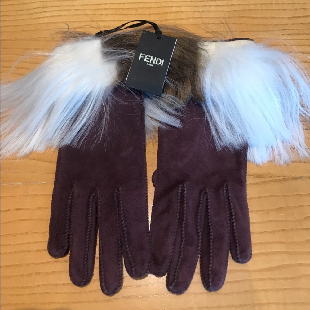 FENDI Gloves with fur